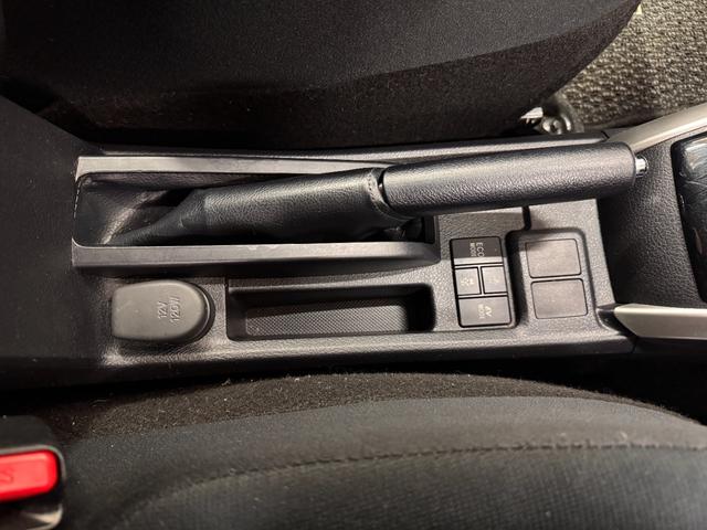 カローラフィールダー ハイブリッドG 純正ナビ ETC レーンアシスト 衝突軽減ブレーキ オートハイビーム テレビ Bluetooth 社外15インチAW ステアリングリモコン オートライト オートエアコン ライトレベライザー(44枚目)