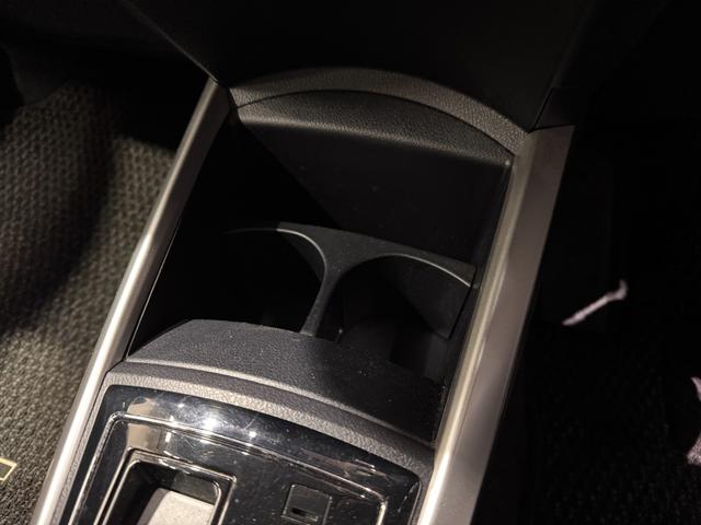 カローラフィールダー ハイブリッドG 純正ナビ ETC レーンアシスト 衝突軽減ブレーキ オートハイビーム テレビ Bluetooth 社外15インチAW ステアリングリモコン オートライト オートエアコン ライトレベライザー(54枚目)