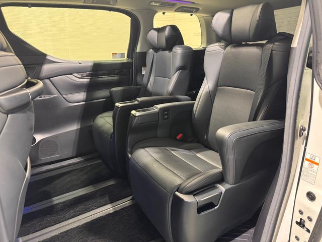 アルファード ２．５Ｓ　Ｃパッケージ　サンルーフ　純正ナビ　シートヒーターベンチレーション　デジタルインナーミラー　ＢＳＭ　クリアランスソナー　ＥＴＣ　Ｂカメラ　アダプティブクルコン　両側Ｐスラドア　レーンアシスト　　純正１８インチＡＷ（39枚目）