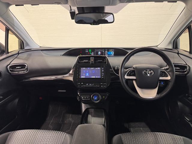 プリウス Ｓセーフティプラス　デイライト付きフルエアロ　純正ナビ　アダプティブクルコン　ＥＴＣ　Ｂカメラ　クリアランスソナー　ドライブレコーダー　レーンアシスト　パーキングアシスト　衝突軽減ブレーキ　純正１５インチＡＷ（2枚目）