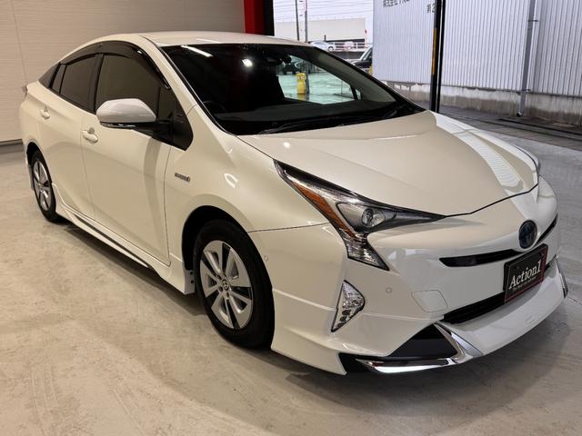 プリウス Ｓセーフティプラス　デイライト付きフルエアロ　純正ナビ　アダプティブクルコン　ＥＴＣ　Ｂカメラ　クリアランスソナー　ドライブレコーダー　レーンアシスト　パーキングアシスト　衝突軽減ブレーキ　純正１５インチＡＷ（3枚目）