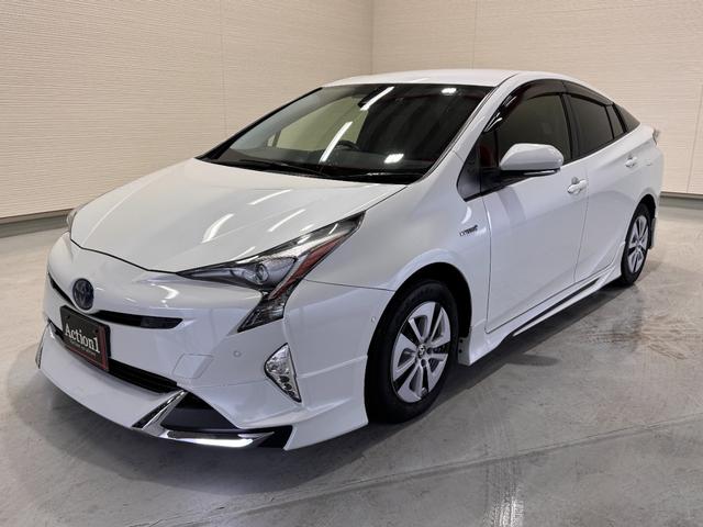 プリウス Ｓセーフティプラス　デイライト付きフルエアロ　純正ナビ　アダプティブクルコン　ＥＴＣ　Ｂカメラ　クリアランスソナー　ドライブレコーダー　レーンアシスト　パーキングアシスト　衝突軽減ブレーキ　純正１５インチＡＷ（4枚目）