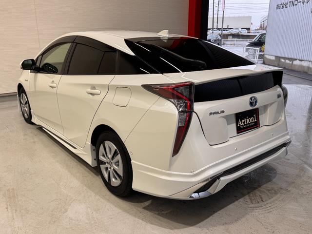 プリウス Ｓセーフティプラス　デイライト付きフルエアロ　純正ナビ　アダプティブクルコン　ＥＴＣ　Ｂカメラ　クリアランスソナー　ドライブレコーダー　レーンアシスト　パーキングアシスト　衝突軽減ブレーキ　純正１５インチＡＷ（5枚目）