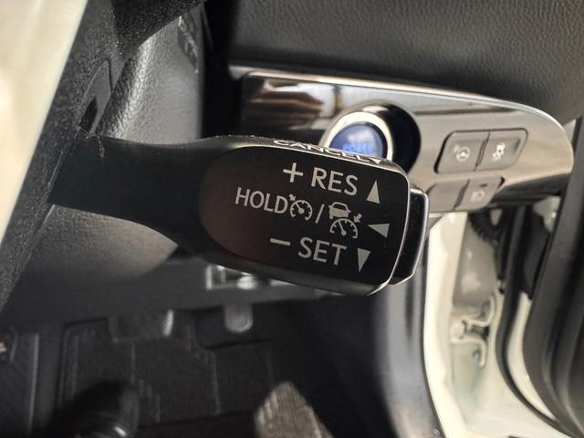 プリウス Ｓセーフティプラス　デイライト付きフルエアロ　純正ナビ　アダプティブクルコン　ＥＴＣ　Ｂカメラ　クリアランスソナー　ドライブレコーダー　レーンアシスト　パーキングアシスト　衝突軽減ブレーキ　純正１５インチＡＷ（17枚目）