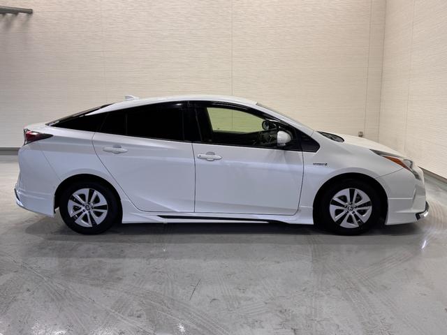 プリウス Ｓセーフティプラス　デイライト付きフルエアロ　純正ナビ　アダプティブクルコン　ＥＴＣ　Ｂカメラ　クリアランスソナー　ドライブレコーダー　レーンアシスト　パーキングアシスト　衝突軽減ブレーキ　純正１５インチＡＷ（23枚目）