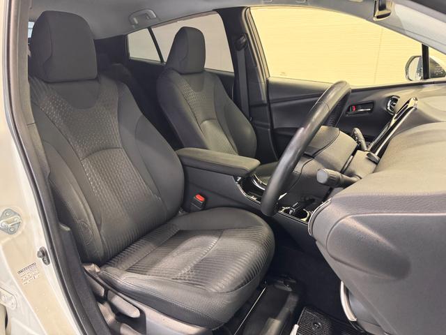 プリウス Ｓセーフティプラス　デイライト付きフルエアロ　純正ナビ　アダプティブクルコン　ＥＴＣ　Ｂカメラ　クリアランスソナー　ドライブレコーダー　レーンアシスト　パーキングアシスト　衝突軽減ブレーキ　純正１５インチＡＷ（24枚目）