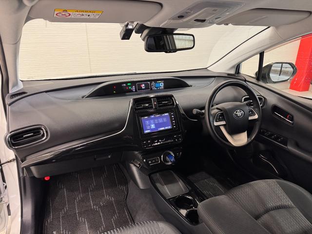 プリウス Ｓセーフティプラス　デイライト付きフルエアロ　純正ナビ　アダプティブクルコン　ＥＴＣ　Ｂカメラ　クリアランスソナー　ドライブレコーダー　レーンアシスト　パーキングアシスト　衝突軽減ブレーキ　純正１５インチＡＷ（28枚目）