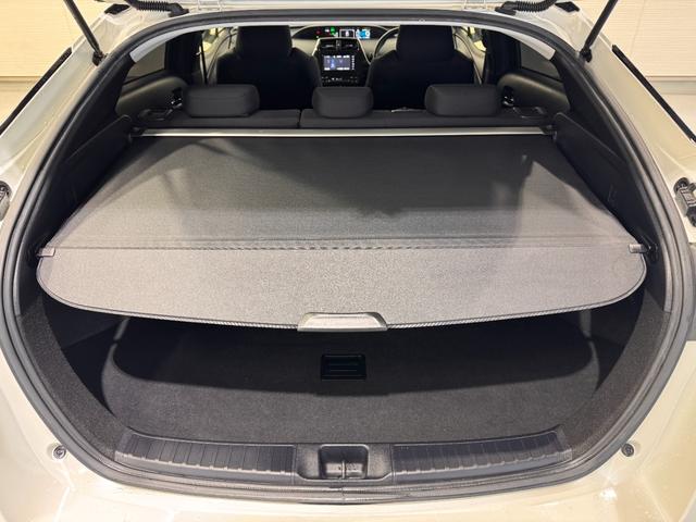 プリウス Ｓセーフティプラス　デイライト付きフルエアロ　純正ナビ　アダプティブクルコン　ＥＴＣ　Ｂカメラ　クリアランスソナー　ドライブレコーダー　レーンアシスト　パーキングアシスト　衝突軽減ブレーキ　純正１５インチＡＷ（31枚目）