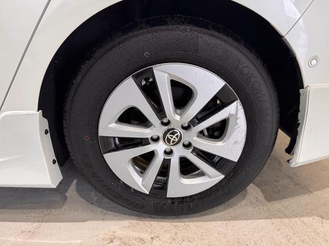 プリウス Ｓセーフティプラス　デイライト付きフルエアロ　純正ナビ　アダプティブクルコン　ＥＴＣ　Ｂカメラ　クリアランスソナー　ドライブレコーダー　レーンアシスト　パーキングアシスト　衝突軽減ブレーキ　純正１５インチＡＷ（41枚目）