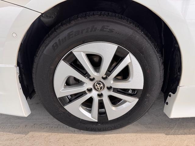 プリウス Ｓセーフティプラス　デイライト付きフルエアロ　純正ナビ　アダプティブクルコン　ＥＴＣ　Ｂカメラ　クリアランスソナー　ドライブレコーダー　レーンアシスト　パーキングアシスト　衝突軽減ブレーキ　純正１５インチＡＷ（42枚目）