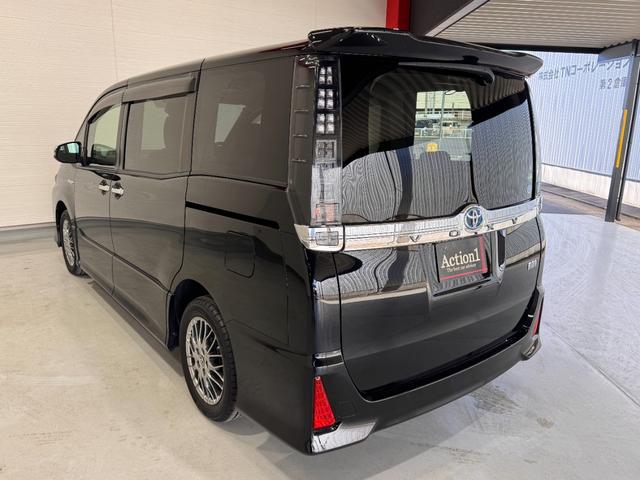 ヴォクシー ハイブリッドＺＳ　煌ＩＩ　ＡＬＰＩＮＥ１０インチナビ　フリップダウンモニター　デジタルインナーミラー　両側Ｐスラドア　ＥＴＣ　バックカメラ　レーンアシスト　衝突軽減ブレーキ　オートハイビーム　純正１６インチＡＷ（5枚目）