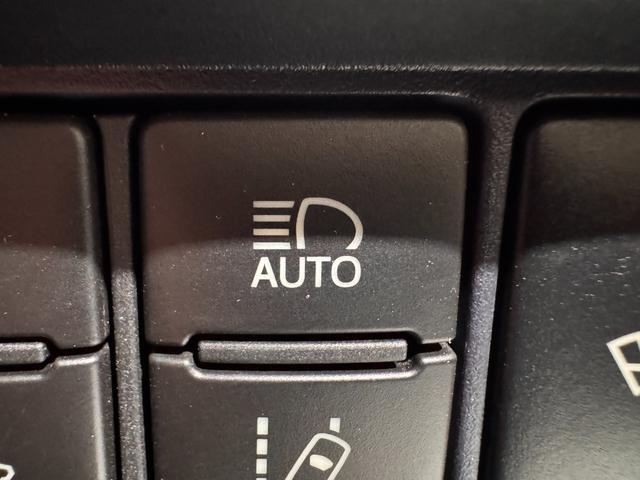 ヴォクシー ハイブリッドＺＳ　煌ＩＩ　ＡＬＰＩＮＥ１０インチナビ　フリップダウンモニター　デジタルインナーミラー　両側Ｐスラドア　ＥＴＣ　バックカメラ　レーンアシスト　衝突軽減ブレーキ　オートハイビーム　純正１６インチＡＷ（20枚目）