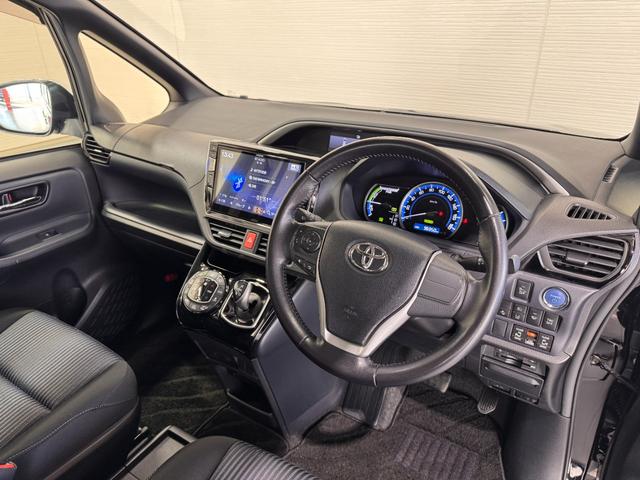 ヴォクシー ハイブリッドＺＳ　煌ＩＩ　ＡＬＰＩＮＥ１０インチナビ　フリップダウンモニター　デジタルインナーミラー　両側Ｐスラドア　ＥＴＣ　バックカメラ　レーンアシスト　衝突軽減ブレーキ　オートハイビーム　純正１６インチＡＷ（26枚目）