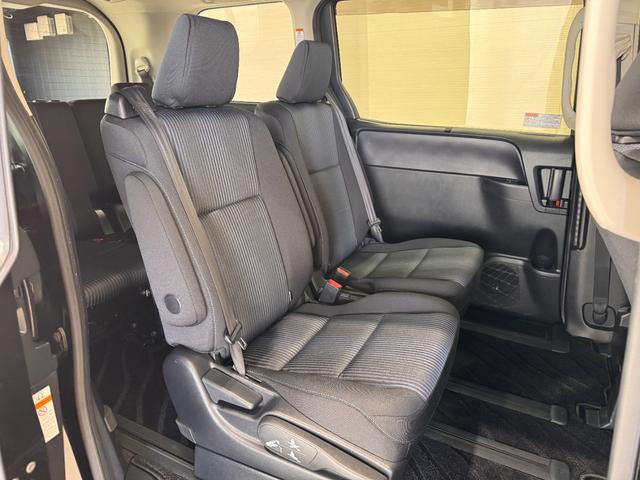 ヴォクシー ハイブリッドＺＳ　煌ＩＩ　ＡＬＰＩＮＥ１０インチナビ　フリップダウンモニター　デジタルインナーミラー　両側Ｐスラドア　ＥＴＣ　バックカメラ　レーンアシスト　衝突軽減ブレーキ　オートハイビーム　純正１６インチＡＷ（30枚目）