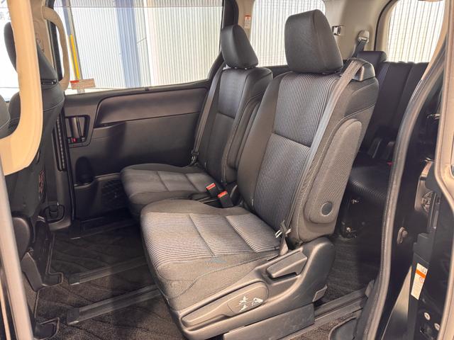 ヴォクシー ハイブリッドＺＳ　煌ＩＩ　ＡＬＰＩＮＥ１０インチナビ　フリップダウンモニター　デジタルインナーミラー　両側Ｐスラドア　ＥＴＣ　バックカメラ　レーンアシスト　衝突軽減ブレーキ　オートハイビーム　純正１６インチＡＷ（31枚目）