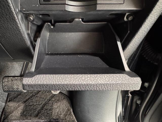 ヴォクシー ハイブリッドＺＳ　煌ＩＩ　ＡＬＰＩＮＥ１０インチナビ　フリップダウンモニター　デジタルインナーミラー　両側Ｐスラドア　ＥＴＣ　バックカメラ　レーンアシスト　衝突軽減ブレーキ　オートハイビーム　純正１６インチＡＷ（55枚目）