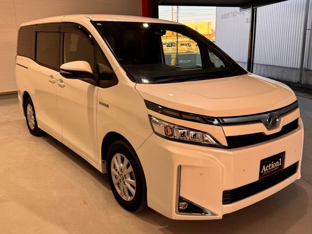 ヴォクシー ハイブリッドV ワンオーナー 純正9インチナビ 後席モニター 両側Pスラドア クルコン クリアランスソナー Bカメラ ETC2.0 ドラレコ シートヒーター レーンアシスト 衝突軽減 1500給電 純正15インチAW(3枚目)