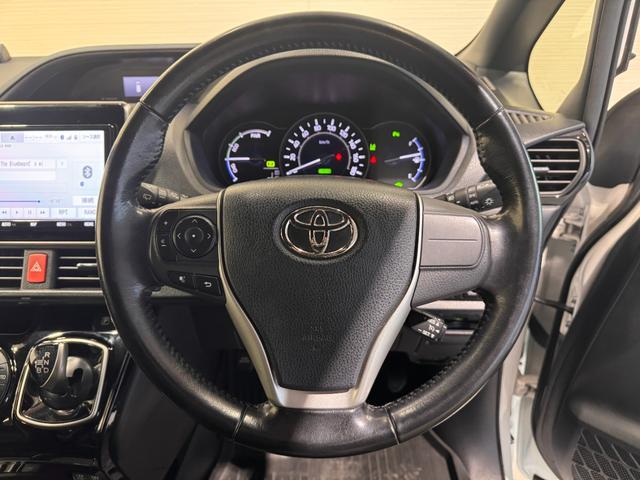 ヴォクシー ハイブリッドV ワンオーナー 純正9インチナビ 後席モニター 両側Pスラドア クルコン クリアランスソナー Bカメラ ETC2.0 ドラレコ シートヒーター レーンアシスト 衝突軽減 1500給電 純正15インチAW(7枚目)