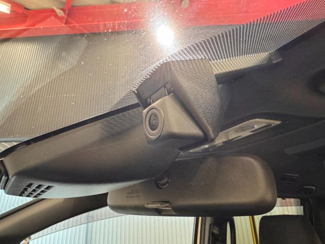 ヴォクシー ハイブリッドV ワンオーナー 純正9インチナビ 後席モニター 両側Pスラドア クルコン クリアランスソナー Bカメラ ETC2.0 ドラレコ シートヒーター レーンアシスト 衝突軽減 1500給電 純正15インチAW(17枚目)