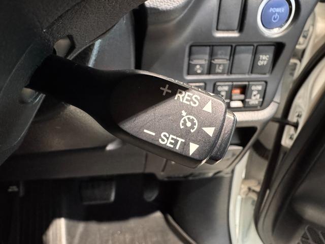 ヴォクシー ハイブリッドV ワンオーナー 純正9インチナビ 後席モニター 両側Pスラドア クルコン クリアランスソナー Bカメラ ETC2.0 ドラレコ シートヒーター レーンアシスト 衝突軽減 1500給電 純正15インチAW(18枚目)