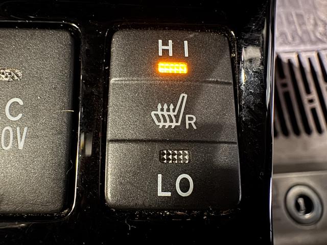 ヴォクシー ハイブリッドV ワンオーナー 純正9インチナビ 後席モニター 両側Pスラドア クルコン クリアランスソナー Bカメラ ETC2.0 ドラレコ シートヒーター レーンアシスト 衝突軽減 1500給電 純正15インチAW(19枚目)