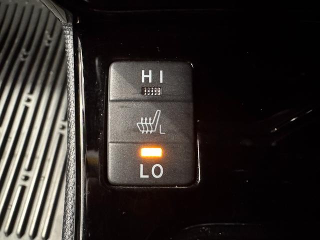 ヴォクシー ハイブリッドV ワンオーナー 純正9インチナビ 後席モニター 両側Pスラドア クルコン クリアランスソナー Bカメラ ETC2.0 ドラレコ シートヒーター レーンアシスト 衝突軽減 1500給電 純正15インチAW(20枚目)