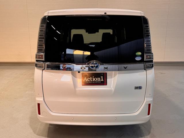 ヴォクシー ハイブリッドV ワンオーナー 純正9インチナビ 後席モニター 両側Pスラドア クルコン クリアランスソナー Bカメラ ETC2.0 ドラレコ シートヒーター レーンアシスト 衝突軽減 1500給電 純正15インチAW(29枚目)