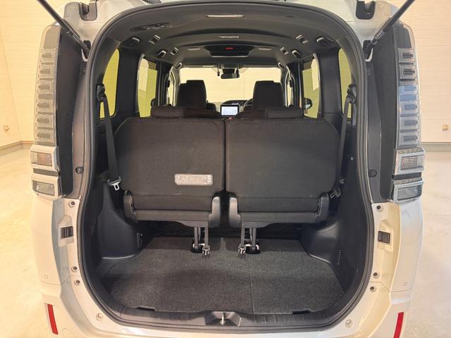 ヴォクシー ハイブリッドV ワンオーナー 純正9インチナビ 後席モニター 両側Pスラドア クルコン クリアランスソナー Bカメラ ETC2.0 ドラレコ シートヒーター レーンアシスト 衝突軽減 1500給電 純正15インチAW(40枚目)