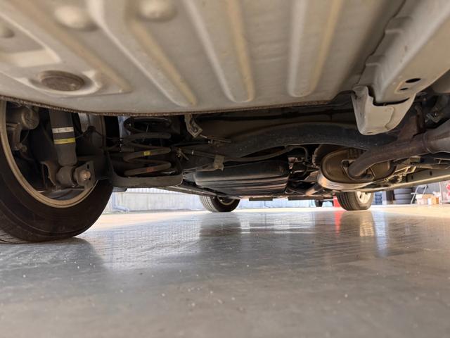 ヴォクシー ハイブリッドV ワンオーナー 純正9インチナビ 後席モニター 両側Pスラドア クルコン クリアランスソナー Bカメラ ETC2.0 ドラレコ シートヒーター レーンアシスト 衝突軽減 1500給電 純正15インチAW(52枚目)