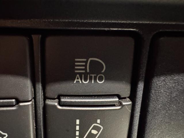 ヴォクシー ハイブリッドV ワンオーナー 純正9インチナビ 後席モニター 両側Pスラドア クルコン クリアランスソナー Bカメラ ETC2.0 ドラレコ シートヒーター レーンアシスト 衝突軽減 1500給電 純正15インチAW(56枚目)