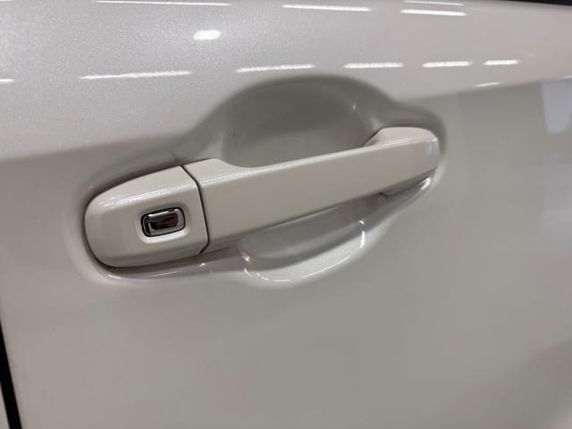 ヴォクシー ハイブリッドV ワンオーナー 純正9インチナビ 後席モニター 両側Pスラドア クルコン クリアランスソナー Bカメラ ETC2.0 ドラレコ シートヒーター レーンアシスト 衝突軽減 1500給電 純正15インチAW(70枚目)