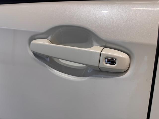 ヴォクシー ハイブリッドV ワンオーナー 純正9インチナビ 後席モニター 両側Pスラドア クルコン クリアランスソナー Bカメラ ETC2.0 ドラレコ シートヒーター レーンアシスト 衝突軽減 1500給電 純正15インチAW(72枚目)