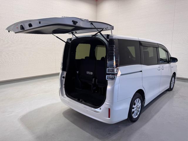 ヴォクシー ハイブリッドV ワンオーナー 純正9インチナビ 後席モニター 両側Pスラドア クルコン クリアランスソナー Bカメラ ETC2.0 ドラレコ シートヒーター レーンアシスト 衝突軽減 1500給電 純正15インチAW(74枚目)