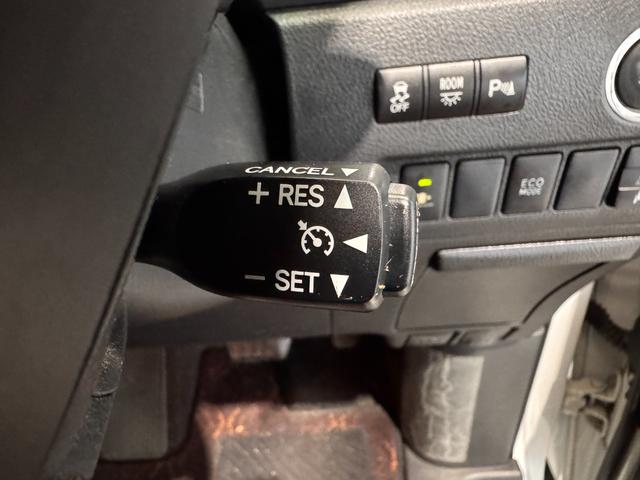 アルファード ２４０Ｓ　タイプゴールド　サンルーフ　純正ナビ　両側Ｐスラドア　ＥＴＣ　Ｂカメラ　ハーフレザーシート　クルーズコントロール　クリアランスソナー　パワーバックドア　Ｂｌｕｅｔｏｏｔｈ　フルセグＴＶ　横滑り防止（14枚目）