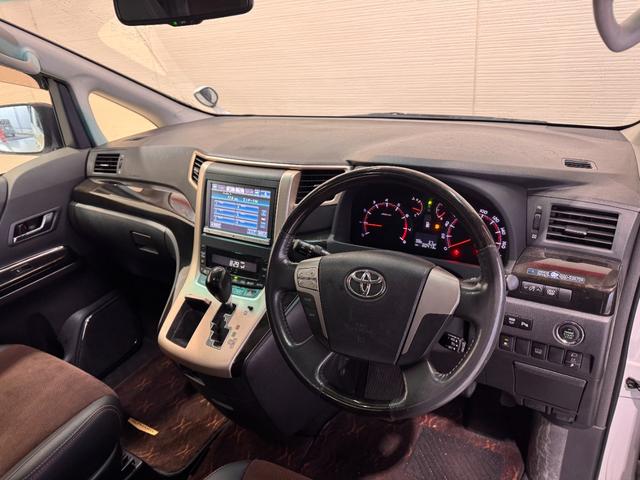 アルファード ２４０Ｓ　タイプゴールド　サンルーフ　純正ナビ　両側Ｐスラドア　ＥＴＣ　Ｂカメラ　ハーフレザーシート　クルーズコントロール　クリアランスソナー　パワーバックドア　Ｂｌｕｅｔｏｏｔｈ　フルセグＴＶ　横滑り防止（22枚目）