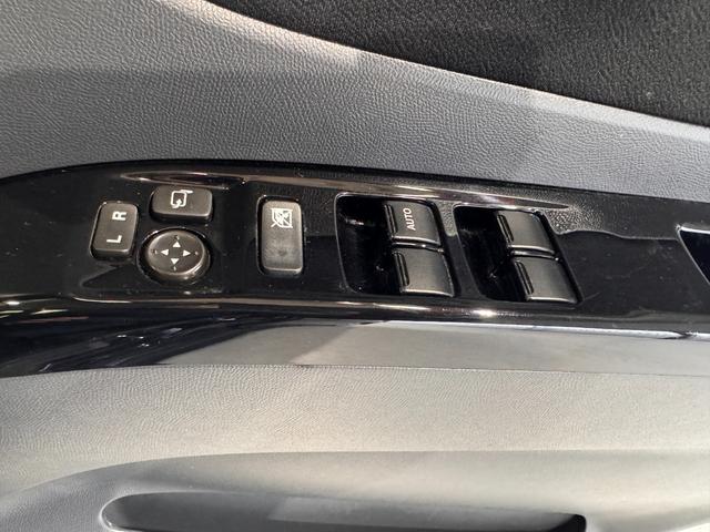 �p���[�E�B���h�E�̃X�C�b�`�ł���B�^�]�Ȃɋ��Ȃ��瑋���J���߂̃R���g���[���ł��܂���B