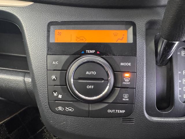 ワゴンＲスティングレー Ｊスタイル　衝突軽減ブレーキ　両席シートヒーター　アイドリングストップ　横滑り防止　オーディオ　ＣＤ　ステアリングリモコン　オートエアコン　プッシュスタート　スマートキー　ＨＩＤヘッドライト　フォグランプ（13枚目）