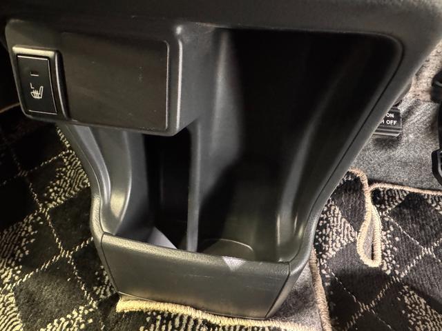 ワゴンＲスティングレー Ｊスタイル　衝突軽減ブレーキ　両席シートヒーター　アイドリングストップ　横滑り防止　オーディオ　ＣＤ　ステアリングリモコン　オートエアコン　プッシュスタート　スマートキー　ＨＩＤヘッドライト　フォグランプ（50枚目）