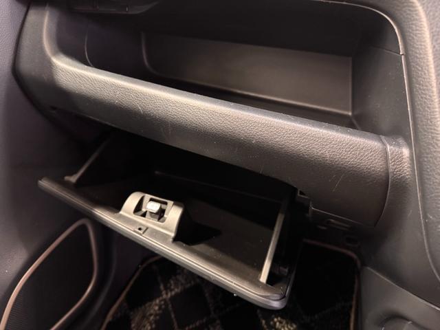 ワゴンＲスティングレー Ｊスタイル　衝突軽減ブレーキ　両席シートヒーター　アイドリングストップ　横滑り防止　オーディオ　ＣＤ　ステアリングリモコン　オートエアコン　プッシュスタート　スマートキー　ＨＩＤヘッドライト　フォグランプ（54枚目）