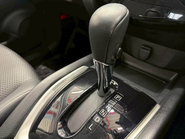 エクストレイル ２０Ｘ　純正ナビ　シートヒーター　インテリジェントキー　プッシュスタート　アイドリングストップ　ドライブレコーダー　フルセグ　ＣＤ／ＤＶＤ再生　Ｂｌｕｅｔｏｏｔｈ　フロントフォグ　純正１７インチＡＷ（16枚目）