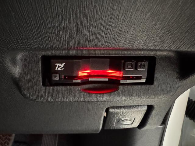 プリウス G 純正ナビ クルーズコントロール バックカメラ ETC パワーシート 純正15インチAW HIDヘッドライト 衝突軽減ブレーキ Bluetooth フルセグTV ステリモ フォグランプ プッシュスタート(12枚目)