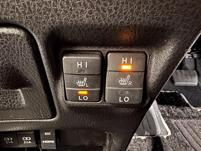 ヴォクシー ハイブリッドZS 煌III ALPINE11インチナビ フリップダウンモニター 両側パワースライドドア 両席シートヒーター ETC バックカメラ クリアランスソナー レーンアシスト クルコン エンジンスターター ハーフレザー(18枚目)