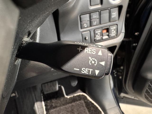 ヴォクシー ハイブリッドZS 煌III ALPINE11インチナビ フリップダウンモニター 両側パワースライドドア 両席シートヒーター ETC バックカメラ クリアランスソナー レーンアシスト クルコン エンジンスターター ハーフレザー(19枚目)