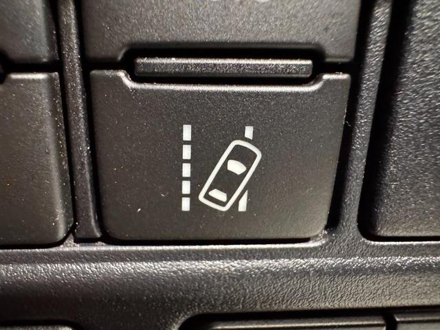 ヴォクシー ハイブリッドZS 煌III ALPINE11インチナビ フリップダウンモニター 両側パワースライドドア 両席シートヒーター ETC バックカメラ クリアランスソナー レーンアシスト クルコン エンジンスターター ハーフレザー(22枚目)