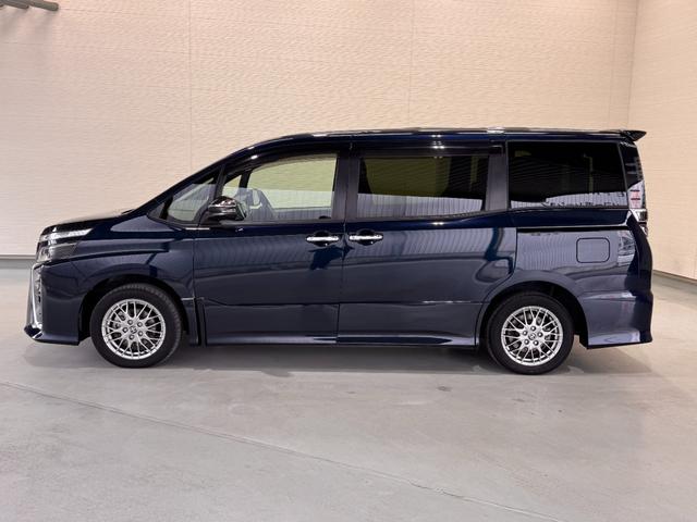 ヴォクシー ハイブリッドZS 煌III ALPINE11インチナビ フリップダウンモニター 両側パワースライドドア 両席シートヒーター ETC バックカメラ クリアランスソナー レーンアシスト クルコン エンジンスターター ハーフレザー(28枚目)