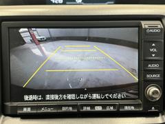 バックカメラも付いています。駐車の時に便利なのはもちろんの事、後方死角にいる子供たちに気が付くことができるので安心安全ですね 4