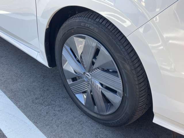 ノート １．２　Ｘ　日産コネクトナビ　全周囲カメラ　スマート　リアカメラ　衝突被害軽減ブレ－キ　全方位カメラ　ＥＴＣ付　ＬＥＤヘッドライト　レーンアシスト　インテリジェントキー　ワンオーナー　ドラレコ　アイドリングストップ　ワンセグＴＶ　ＴＶナビ　サイドカメラ（12枚目）