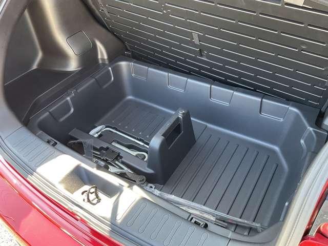 ジューク １．５　１５ＲＸ　Ｖセレクション　日産純正メモリーナビ　全周囲カメラ　ＡＵＴＯエアコン　車線逸脱警報システム　ワンオ－ナ－車　セキュリティーアラーム　パワーウィンドウ　スマートエントリー　ドラレコ　Ａストップ　アルミホイール　バックモニター　ＥＴＣ車載器　メモリーナビ（8枚目）