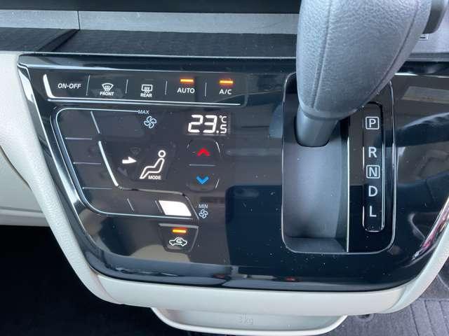 【オートエアコン】　　設定温度に合わせて自動で快適な室内温度を保ちます♪室内が快適だとドライブも楽しくなりますね☆