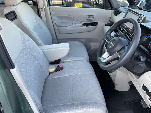 前席全体像です。快適さや、機能、座り心地を是非確かめにご来店くださいませ！！